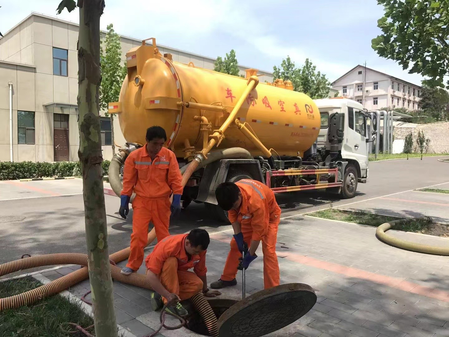 播州化粪池清理与5-8吨吸粪车施工效率分析